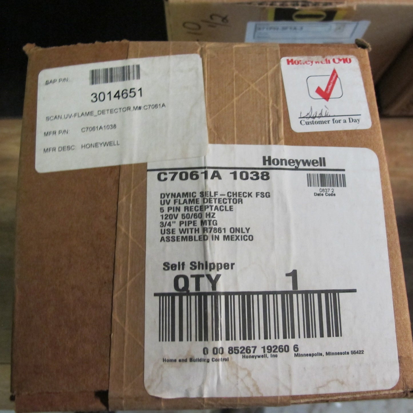 HONEYWELL C7061A1038 (C7061A1046 REPLACES) DYNAMIC SELF-CHECK ULTRAVIOLET FLAME DETECTOR